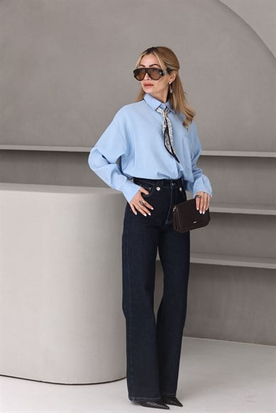 Fularlı Mavi Gömlek