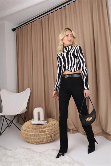 Full Likralı Düz Kesim Paçası Yırtmaçlı Siyah Jean