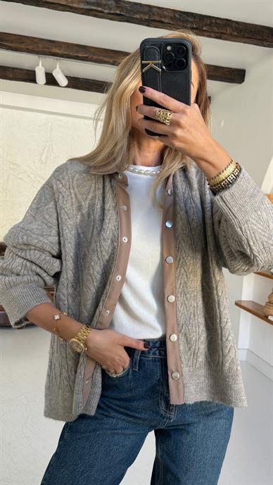 Garnili Çıtçıt Detay Vizon Hırka