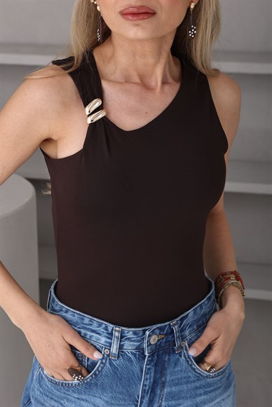 Gold Aksesuarlı Kahve Bluz