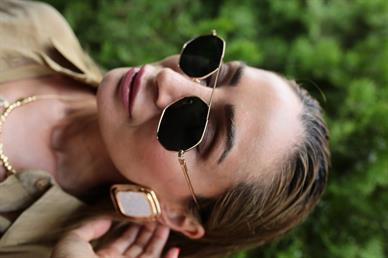 Gold Çerçeve Kenarlı Siyah Gözlük(Ae2411 c1)