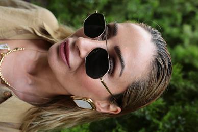 Gold Çerçeve Kenarlı Siyah Gözlük(Ae2411 c1)