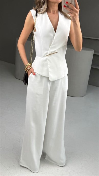 Gold Metal Aksesuarlı Tasarım Beyaz Tulum