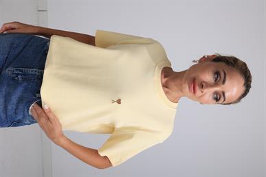 Gold Metal Kalp Zımbalı Sarı Basic Tshirt