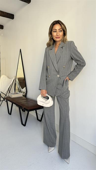 Gri Çizgili Gold Düğmeli Blazer Takım