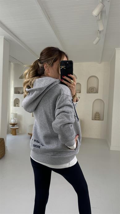 Gri Kapişonlu Nakışlı Sweatsirt