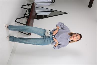 Gri Yanı Yırtmaçlı Modal Gömlek