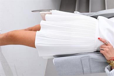 İnce Pileli Beyaz Mini Etek