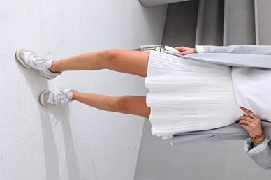 İnce Pileli Beyaz Mini Etek