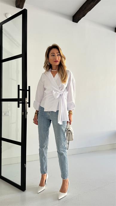 Kalın Manşet Yandan Bağlamalı Beyaz Gömlek