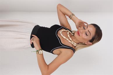 Kalp Yaka Siyah Biyeli Penye Atlet