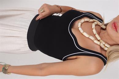 Kalp Yaka Siyah Biyeli Penye Atlet