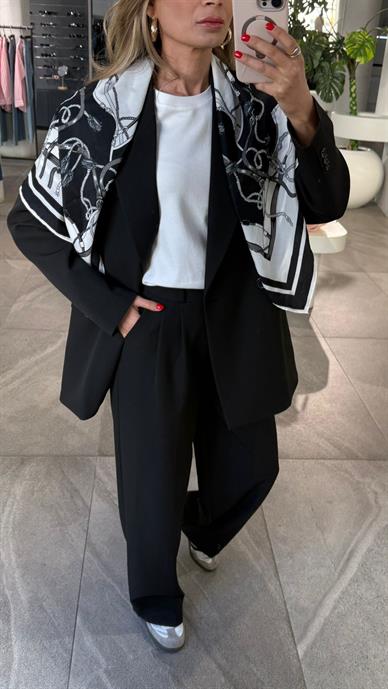 Kapak Cepli Siyah Blazer Ceket Takım