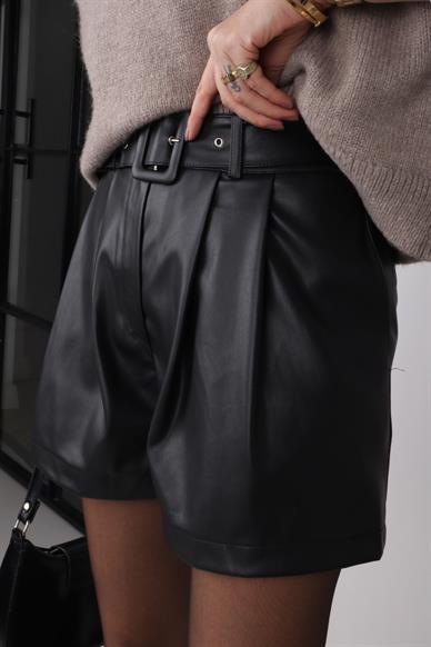 Kendinden Kemerli Siyah Deri Şort