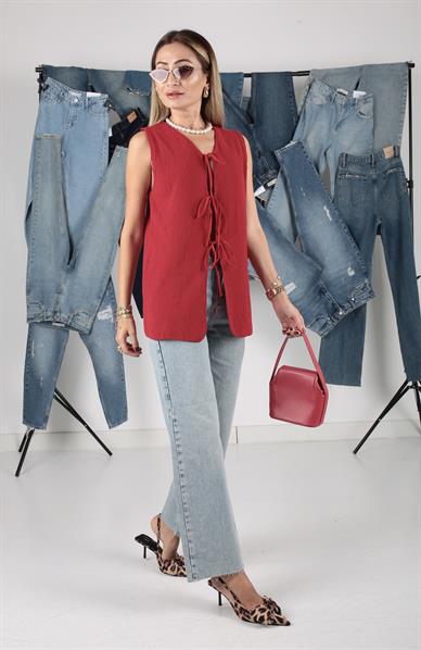 Kırmızı Bağcıklı Triko Yelek