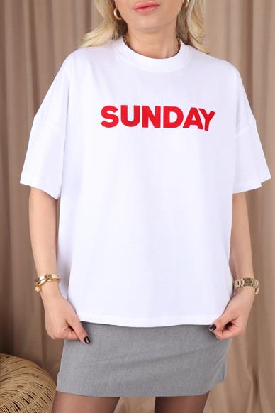 Kırmızı Sunday Baskılı Beyaz Basic Tshirt