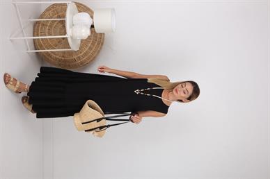 Kolsuz Eteği Fırfırlı Siyah Elbise