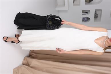 Kolsuz V Yaka Fitilli Ekru Triko Elbise