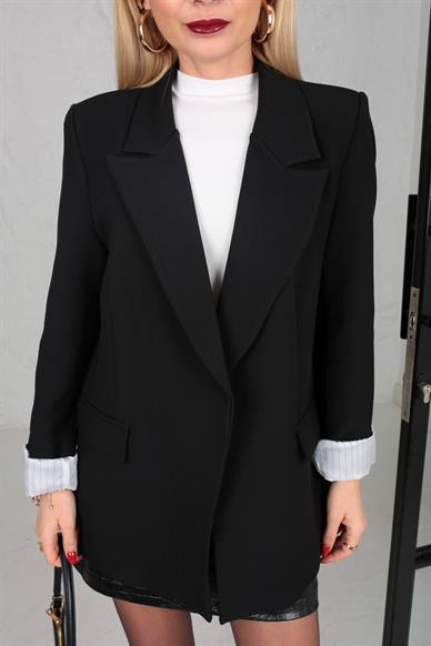 Kolu Katlı Düğmesiz Siyah Blazer Ceket