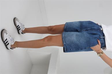 Koyu Mavi  Önü Pileli Denim şort