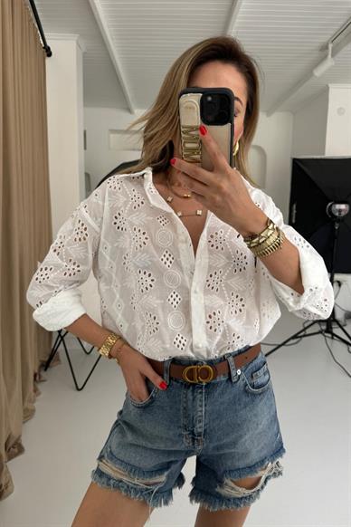 Koyu Mavi Yırtık Detay  Denim Şort