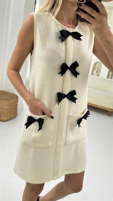 Kurdela Detay Ekru Cepli Elbise