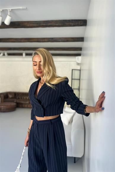 Lacivert Çizgili Crop Ceketli Takım