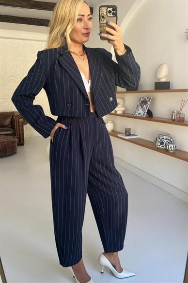 Lacivert Çizgili Crop Ceketli Takım