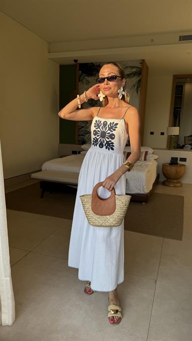 Lacivert Nakışlı Beyaz Keten Elbise