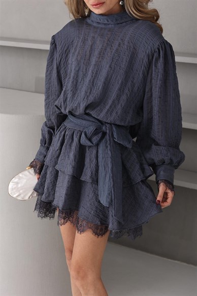 Mavi Boyundan Bağlamalı Volanlı Elbise