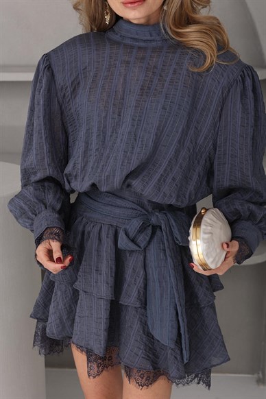 Mavi Boyundan Bağlamalı Volanlı Elbise