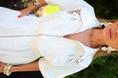 Nakış İşli Boydan Metal Fermuarlı  Beyaz Elbise