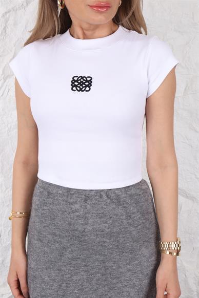 Nakışlı Dik Yaka Beyaz Basic