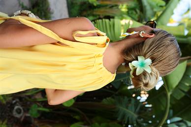 Omuzdan Bağlamalı Sarı Tensel Uzun Elbise