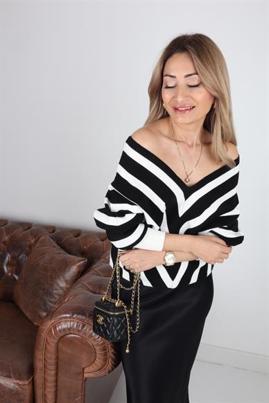 Ön Arka V Yaka Çizgili Triko Kazak