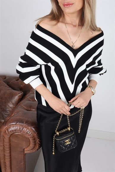 Ön Arka V Yaka Çizgili Triko Kazak