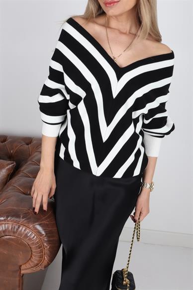 Ön Arka V Yaka Çizgili Triko Kazak