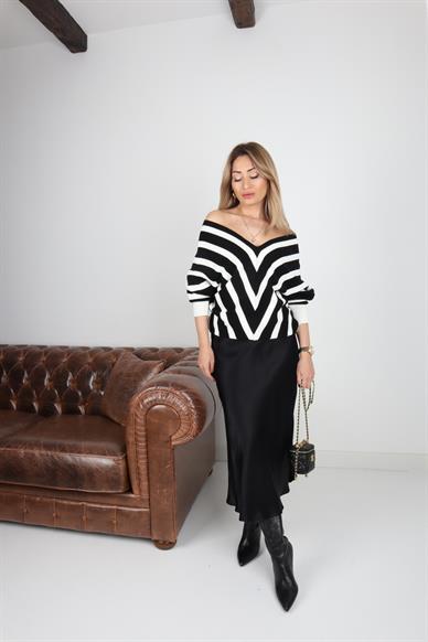 Ön Arka V Yaka Çizgili Triko Kazak