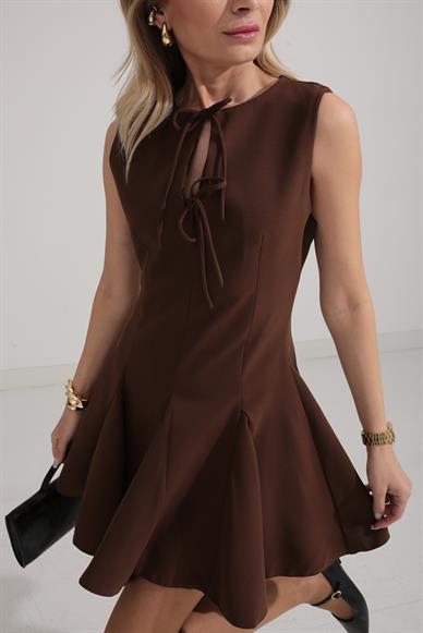 Önden Bağlamalı Kahve Kloş Elbise