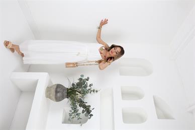 Örgü Kemerli Pileli Maksi Beyaz Elbise
