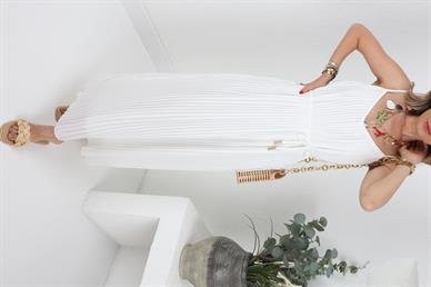 Örgü Kemerli Pileli Maksi Beyaz Elbise