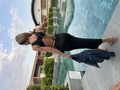 Oval Yaka Arkası Dekolte Simli Triko Elbise