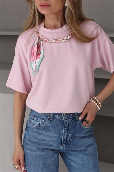 Pembe Fularlı Basic Tshirt