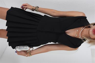 Pileli Kısa Etekli Siyah Yelekli Takım