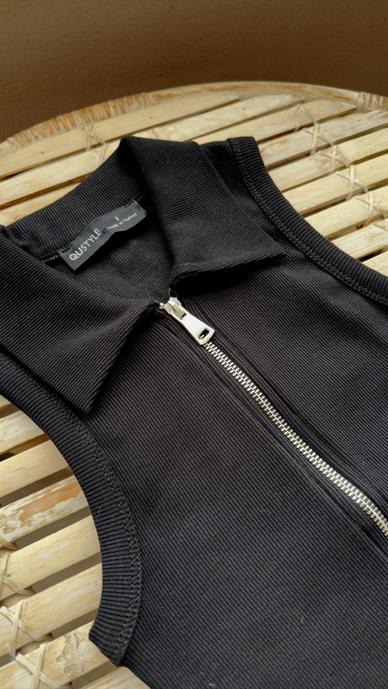 Polo Yaka Fermuarlı Siyah Fitilli Bluz