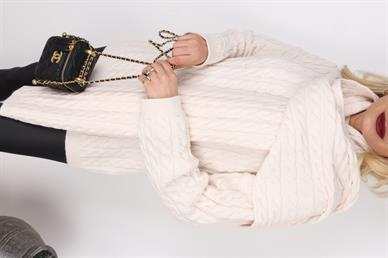 Saç Örgülü Ekru Şallı Kazak