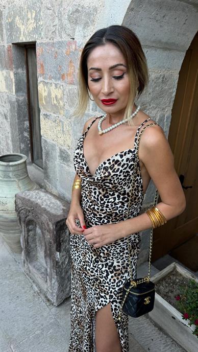 Sırt Dekolteli Leopar Saten Elbise