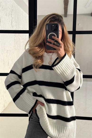 Siyah Çizgili Oversize Triko Kazak