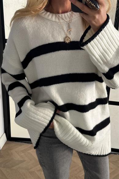 Siyah Çizgili Oversize Triko Kazak