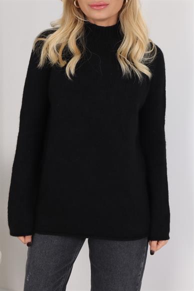 Siyah Dik Yaka Basic Kazak